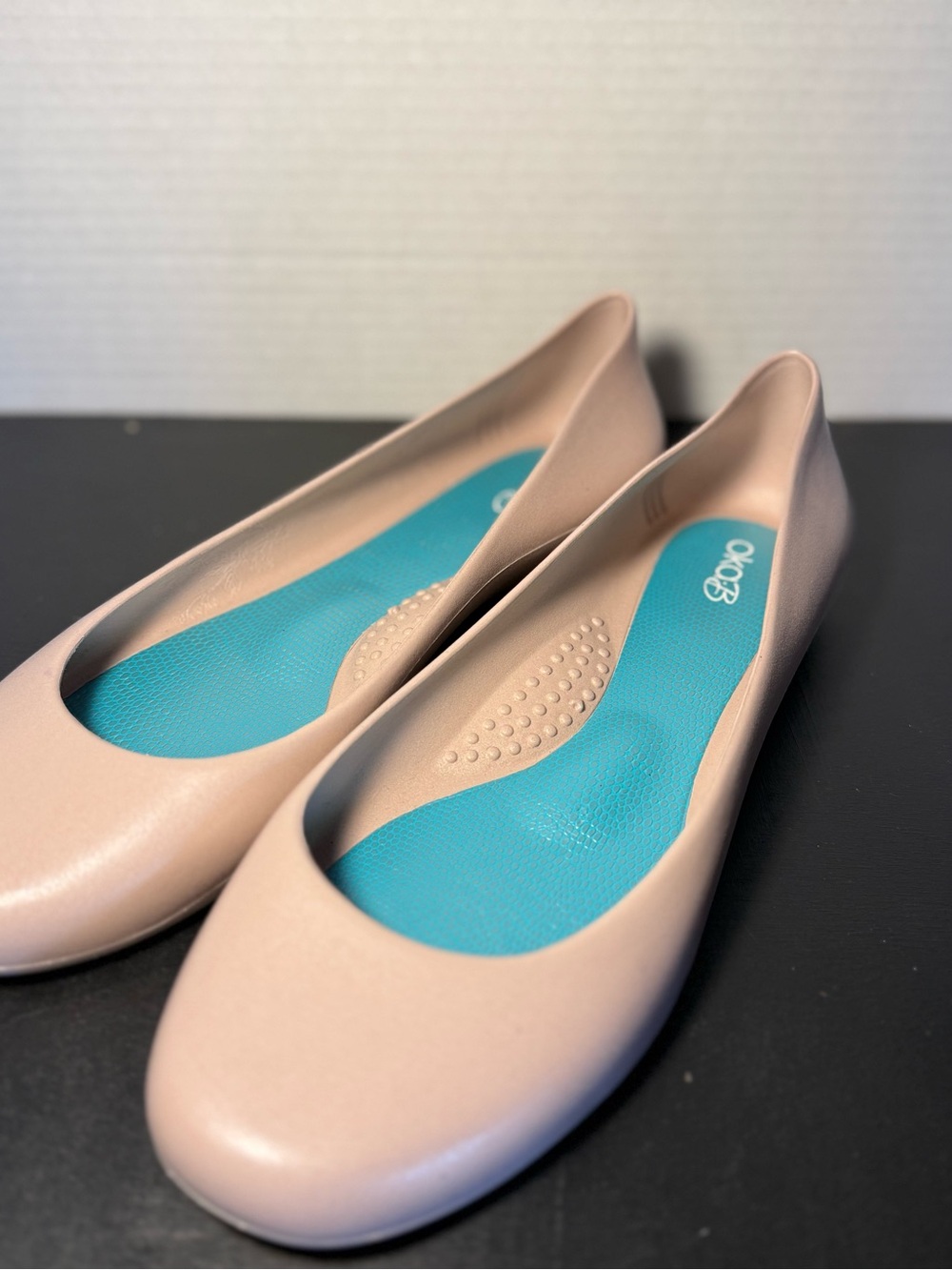 OKA b. Nude Pink Slip-On Ballet Flats with Turquoise Insole size 9 womens